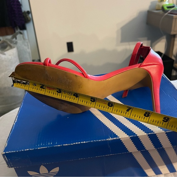 Red strapped heels - Picture 4 of 4
